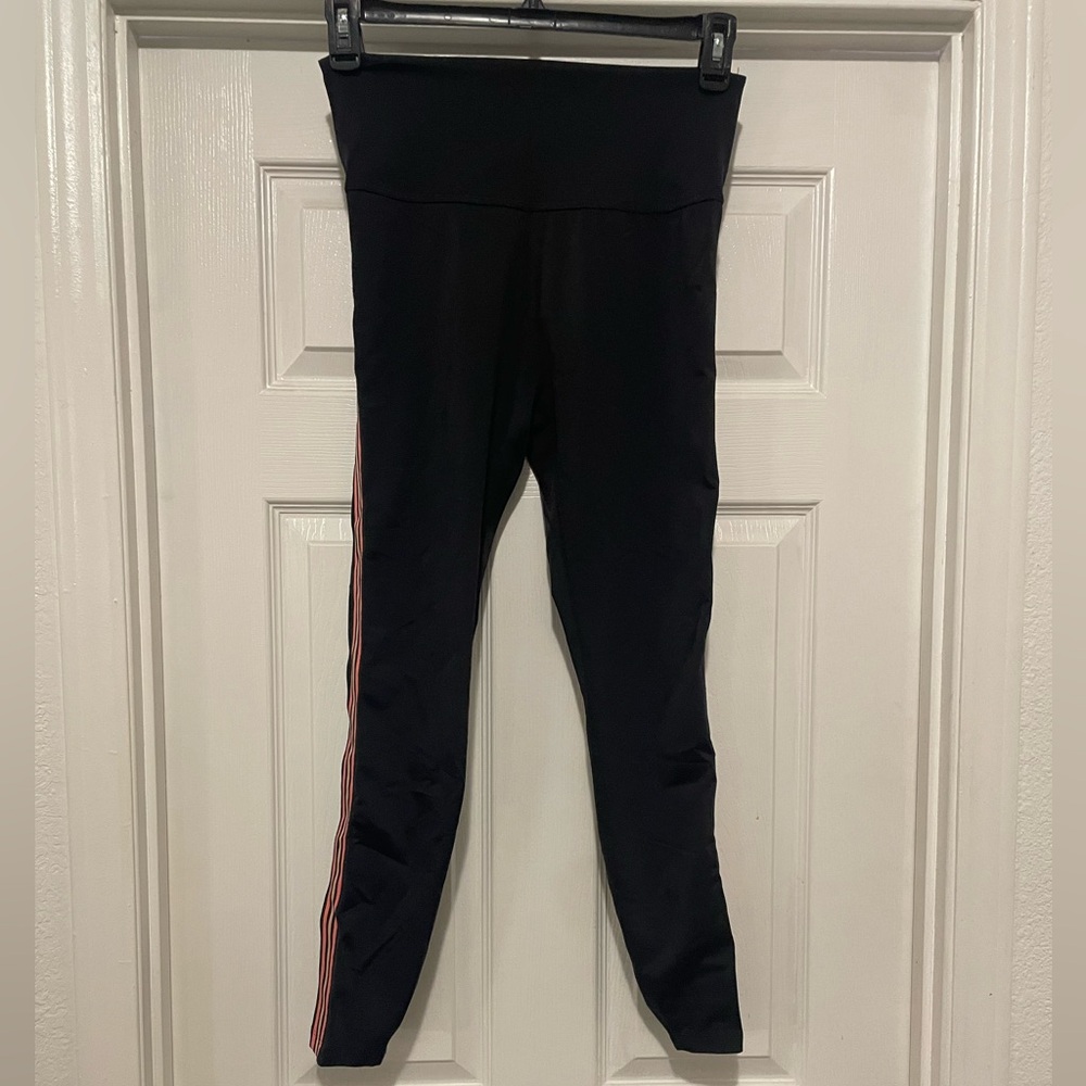 🌟5/$15🌟 Beyond Yoga Black Leggings with Pink Stripes